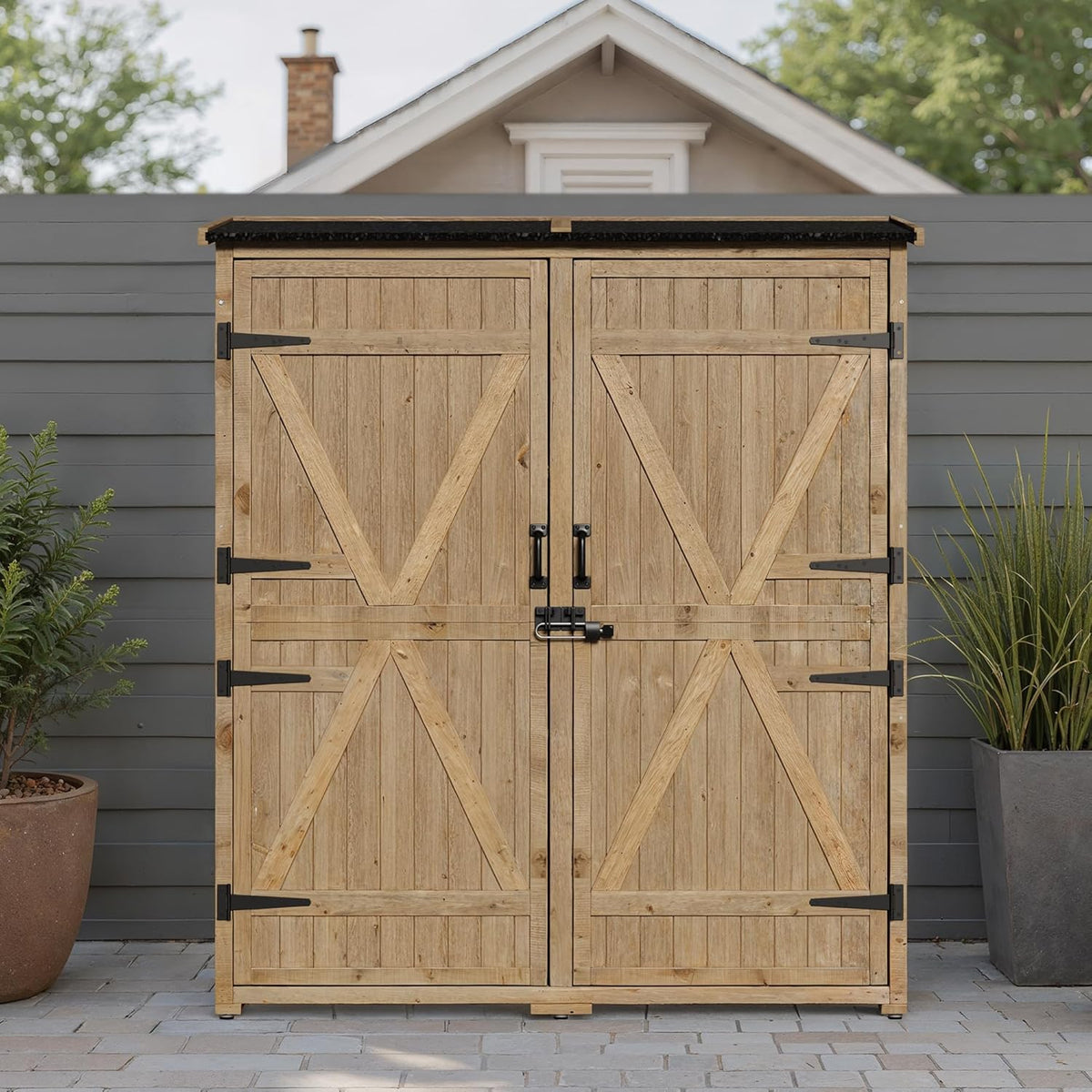 Gartenschrank Holz, Outdoor Geräteschrank, Gerätehaus mit Tür, Böden, Geräteschrank, Gartenhaus, Gartenschuppen für Garten, Terrasse & Balkon, 140x44x162cm, Natur