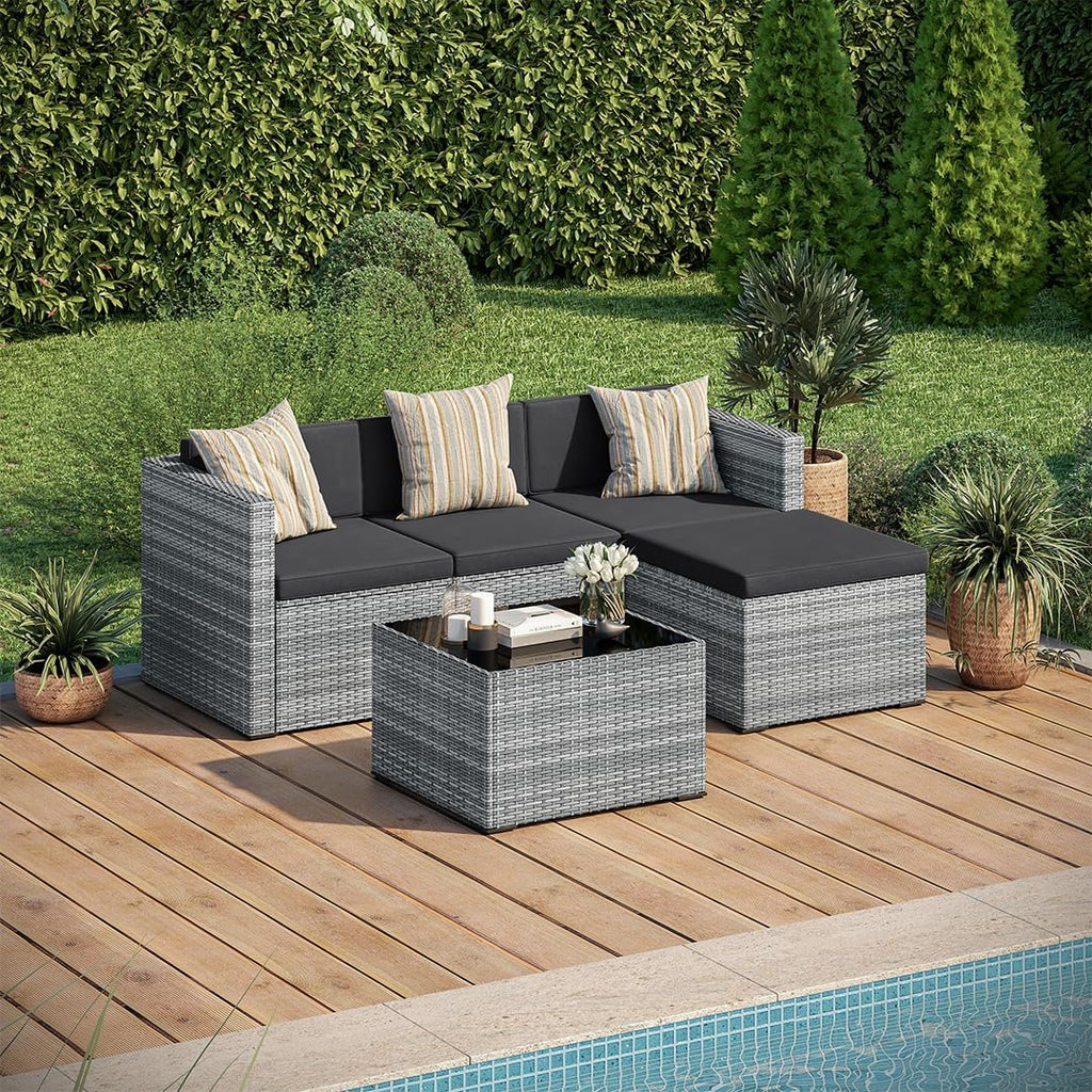 STEELSØN Zethora Rattan Gartenmöbel Set 3-TLG. – Outdoor Sitzgruppe für Garten/Terrasse/Balkon – Gartenlounge mit 3er-Sofa, Hocker & Tisch – Sitzgarnitur Set grau/anthrazit für 4 Personen