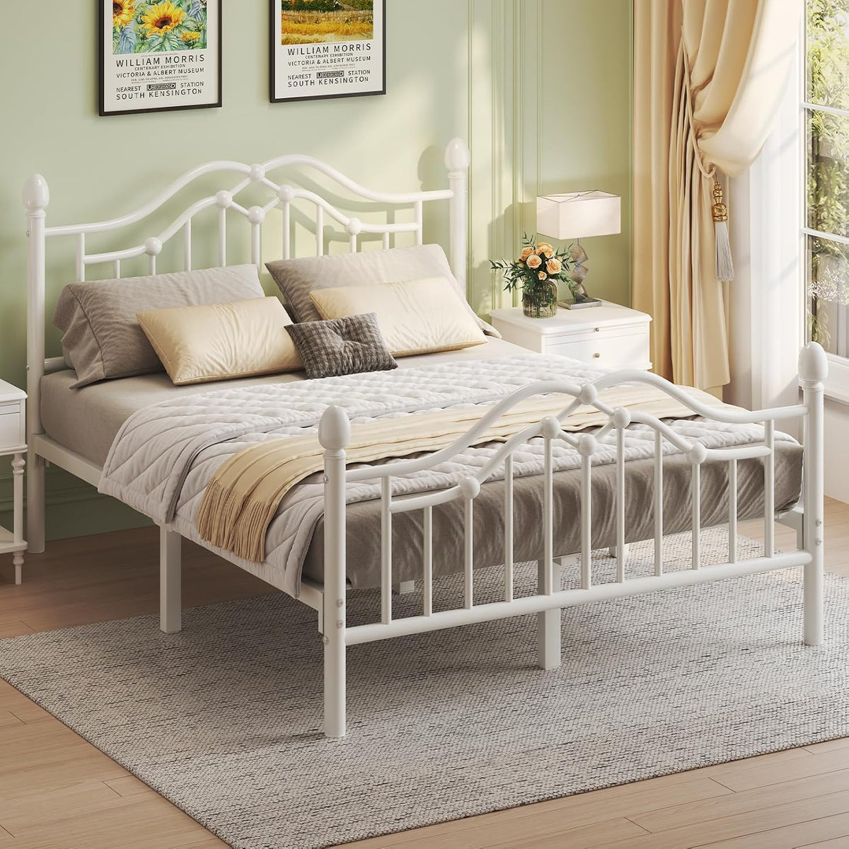 Bett 140 x 200 cm, Modernes Metallbett 140 x 200 cm mit Kopf- und Fußteil, viktorianischer Stil, Stauraum unter dem Bett, Einfach zu Montieren, Kein Lattenrost Erforderlich, Geräuscharm, Weiß
