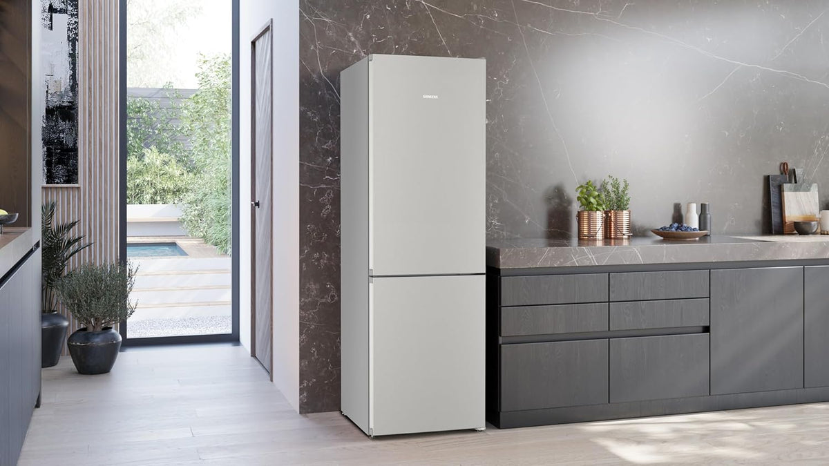 Siemens KG36N2IBF iQ300 Kühl-Gefrier-Kombination, 186 x 60 cm, 218 L Kühlen + 103 L Gefrieren, noFrost-nie wieder abtauen, hyperFresh 0 Grad, superCooling - frische Lebensmittel schnell herunterkühlen
