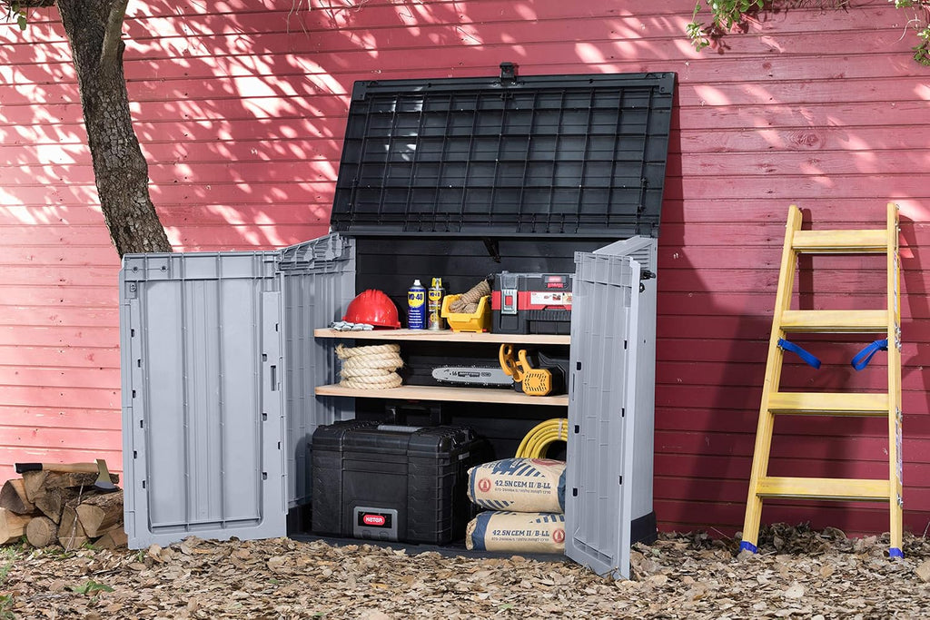 Keter Store it Out Nova Gartenschuppen für den Außenbereich, 132 x 71,5 x 113,5 cm, hellgrau mit dunkelgrauem Deckel