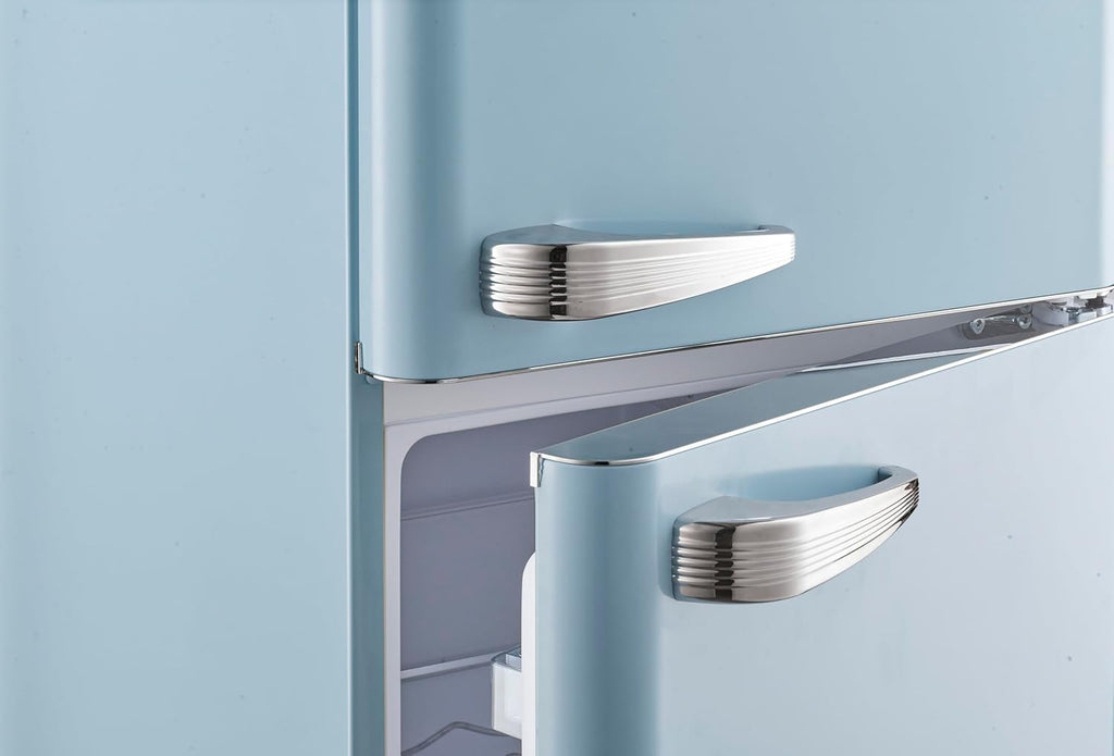 Wolkenstein KG250.4RT LB Retro Kühl-Gefrier-Kombination | Hellblau | 249 Liter Nutzinhalt | 4 Sterne 69 Liter Gefrierfach | Nur 41 dB | LED-Beleuchtung | Silber Applikation | Freistehend