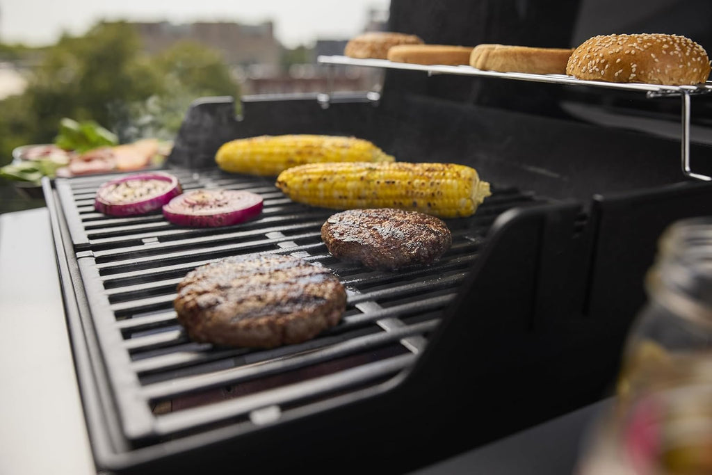 Weber Spirit E-210 Gasgrill, 2 Brenner, Grillfläche 51 x 46 cm, Thermometer im Deckel, 2 Räder, Schwarz/Silber (1500838)