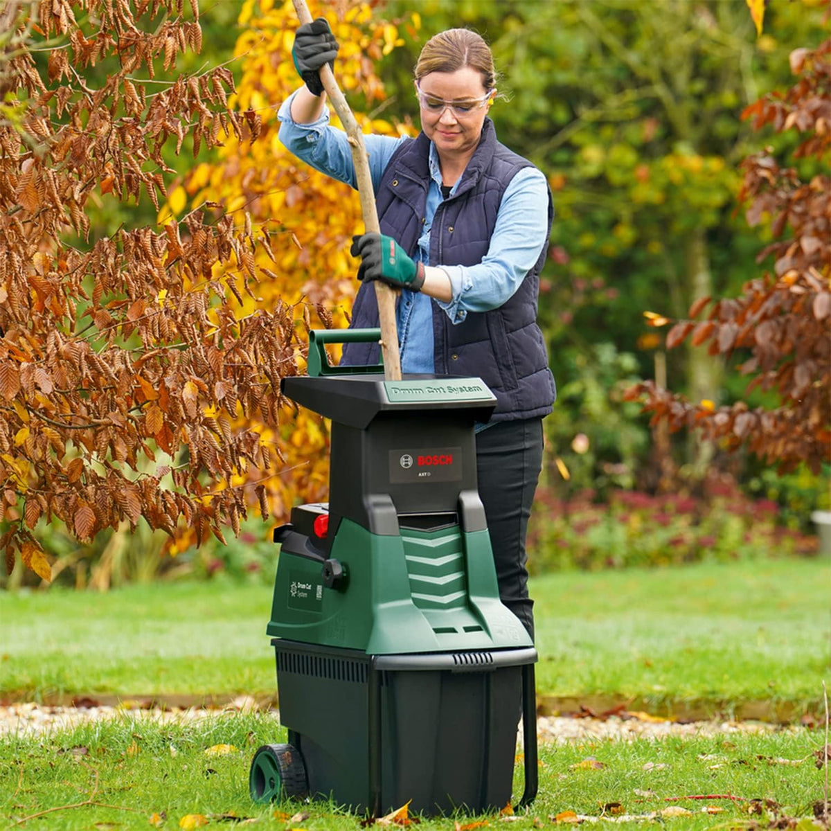 Bosch Turbinenhäcksler AXT 25 TC (2.500 W; geeignet für Holz und harte Gartenabfälle; inklusive Gartenhandschuhe; integrierte Fangbox 53 l; in Karton) –   Edition