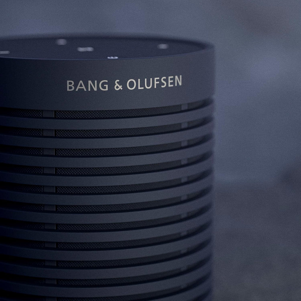 Bang & Olufsen Beosound Explore – Kabelloser tragbarer Bluetooth Outdoor-, Heim- und Reise, 27 Stunden Akkulaufzeit, wasserdichter 360° Lautsprecher + USB-C Ladekabel - Schwarz Anthracite