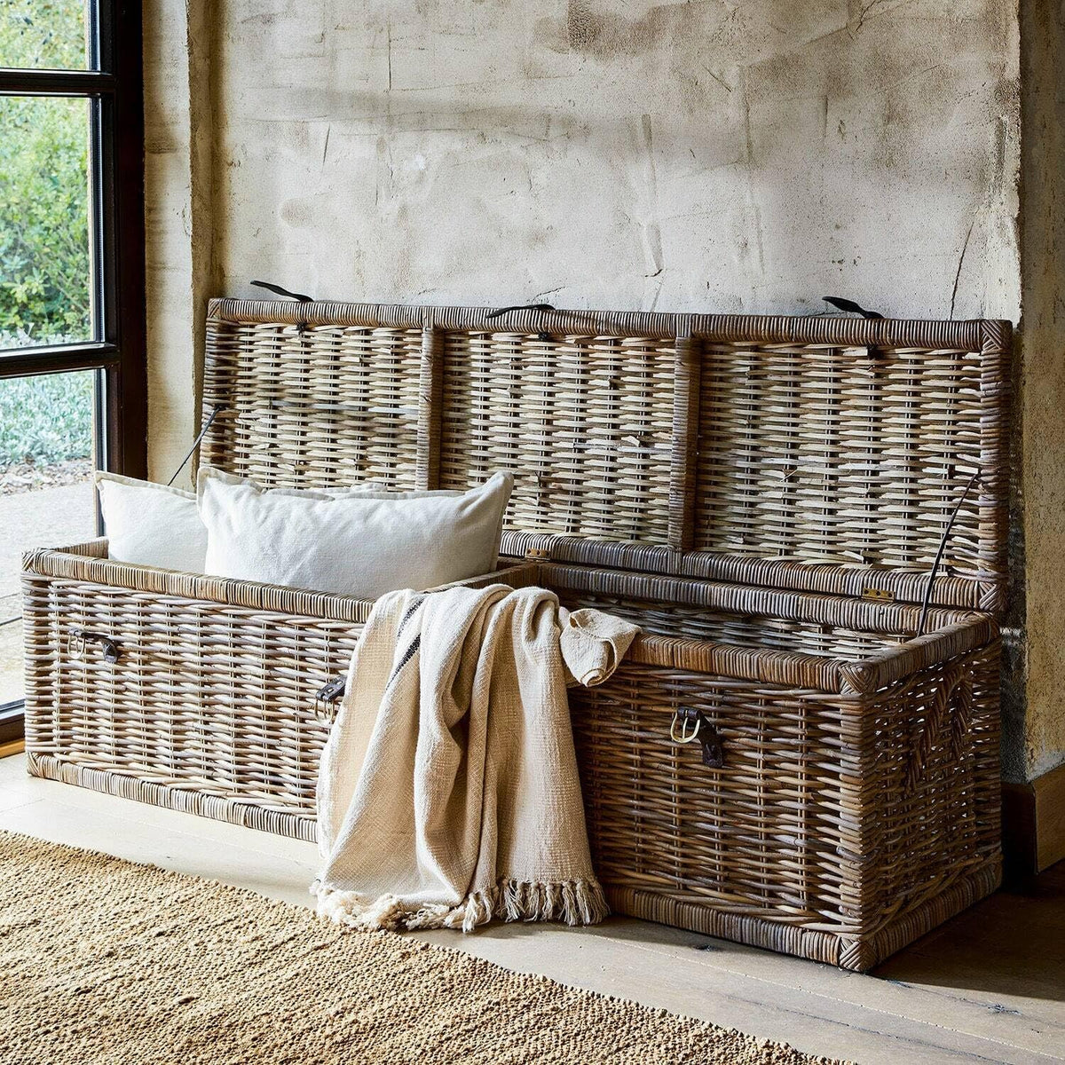 Loberon Truhe Hailee, Handgeflochten, Unterteilter Stauraum, Aufbewahrung, Ordungshelfer, Rattan, Büffel-Veloursleder, braun