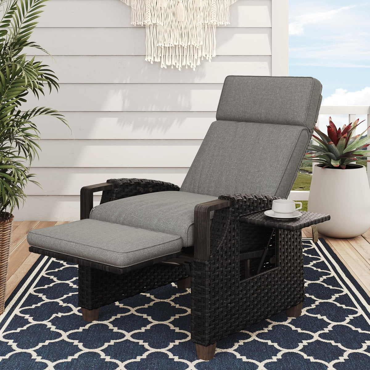 Grand patio Relaxliege Liegesessel mit Sitzkissen Armlehnensessel Verstellbare Rückenlehne Rattan Sonnenliege für Innen, Außeneinsatz, Dunkelgrau -Dunkel Grau Sitzkissen & Braun Rattan