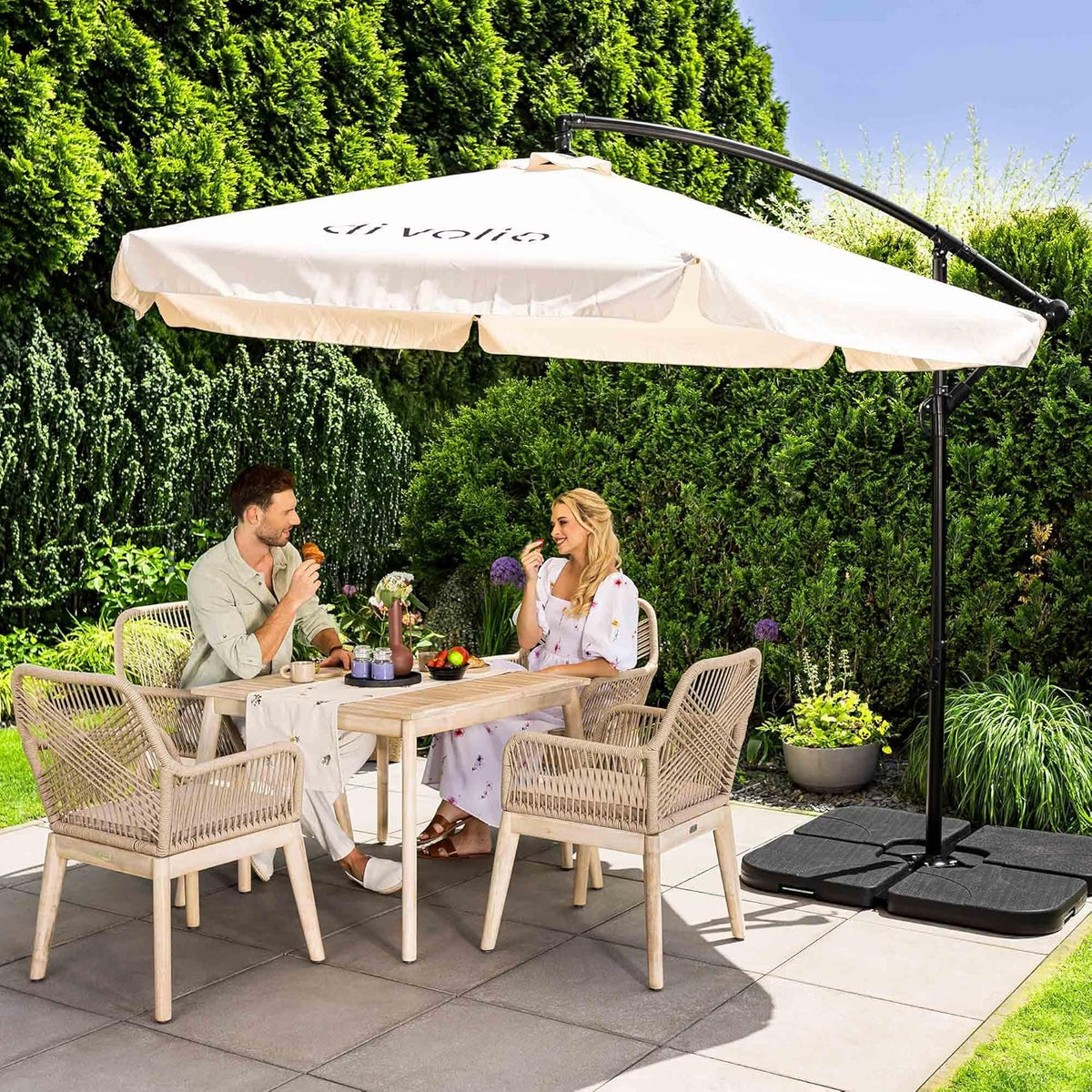di volio Gartenmöbel Set Tarato - beige, wetterfeste Garten Möbel für Outdoor, quadratischer Holztisch & 4 Stühle
