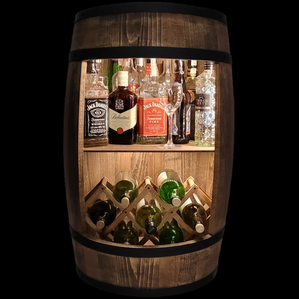 weeco Fassbar mit LED Beleuchtung und Weinhalter. Weinregal - Holzfass Hausbar 80cm. Rustikaler deko Barschrank Weinständer – Fass. Fassbier, Wein Flaschenständer - Bar Whisky Geschenk (Dunkelbraun)
