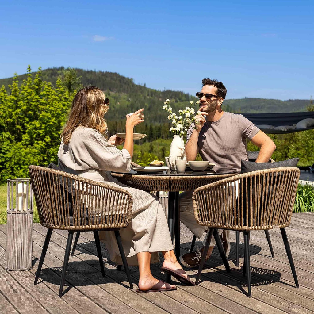 di volio Gartenmöbel-Set RIETI Beige/Grau, Terrassenmöbel aus Polyrattan und Stahl, Gartenmöbel für 4 Personen - Couchtisch & 4 Stühle
