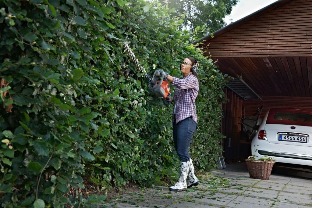 Husqvarna 122HD60 Benzin-Heckenschere - 21,7-cm³-Motor, 59-cm-Dual-Action-Messer, LowVib®-Vibrationsreduzierung, Smart Start®-Technologie, Verstellbarer hinterer Handgriff