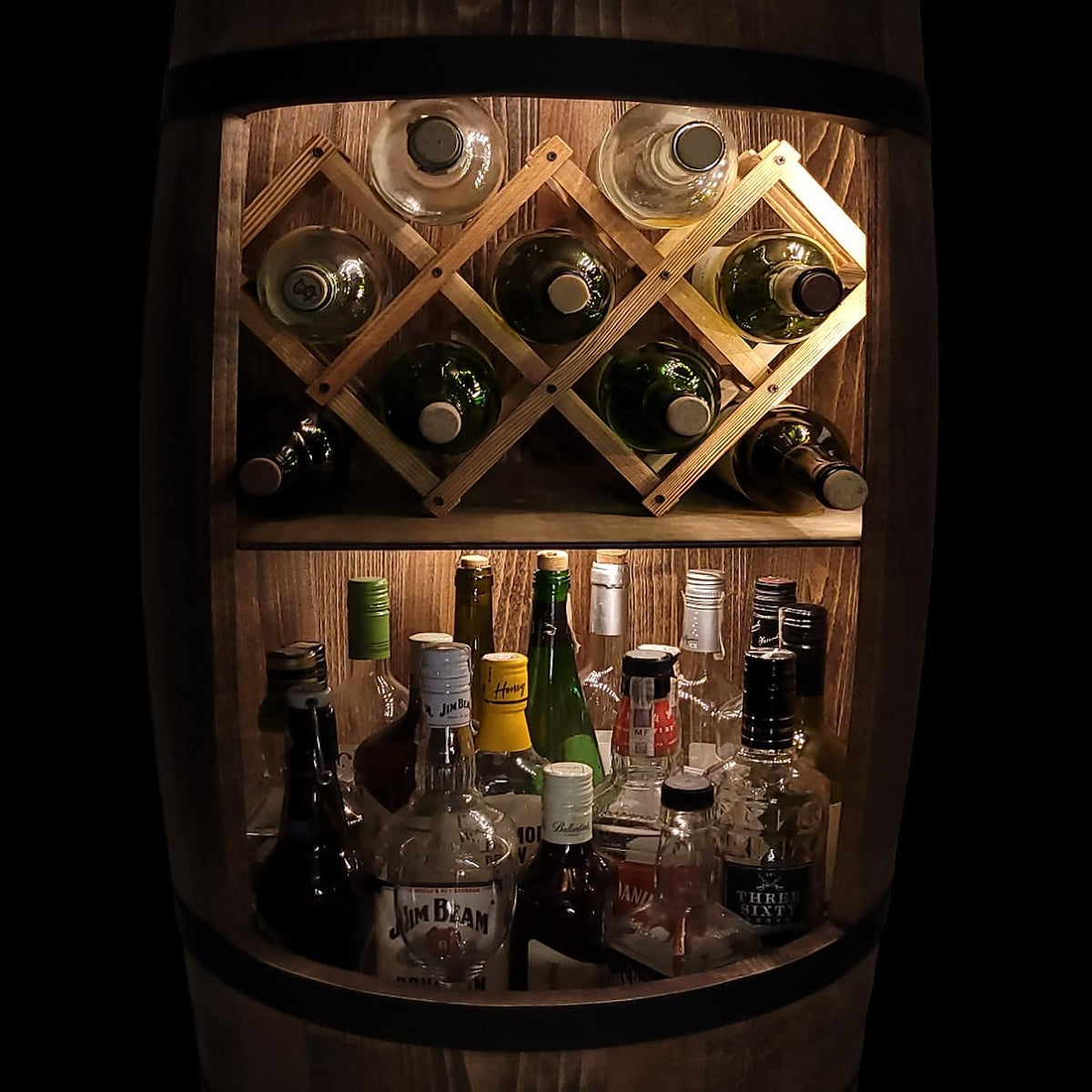 weeco Fassbar mit LED Beleuchtung und Weinhalter. Weinregal - Holzfass Hausbar 80cm. Rustikaler deko Barschrank Weinständer – Fass. Fassbier, Wein Flaschenständer - Bar Whisky Geschenk (Dunkelbraun)