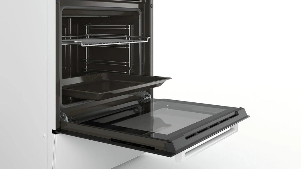 Bosch HKR39C250 Serie 4 Elektro-Standherd, 60 cm breit, EcoClean Direct Reinigungshilfe, 3D Heißluft Backen auf 3 Ebenen, LED-Display-Steuerung, erweiterbare Kochzone für großes Kochgeschirr