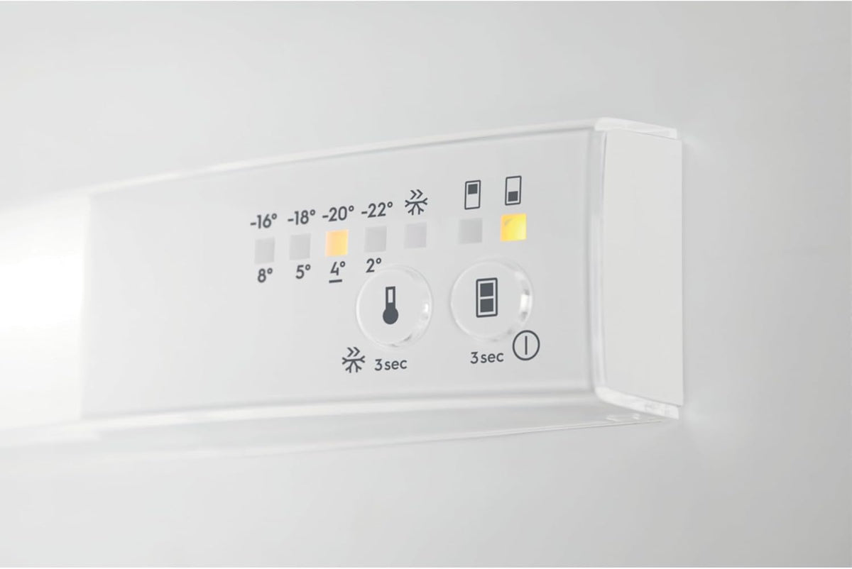 AEG Einbau-Kühl-Gefrierkombination 144.6x56 cm, Serie 5000 ColdSense – Sensoren schützen Frische, 160 L Kühlen & 57 Liter Gefrieren, LowFrost – weniger Eisbildung, LED, Schlepptür, D, TSC5S141DS