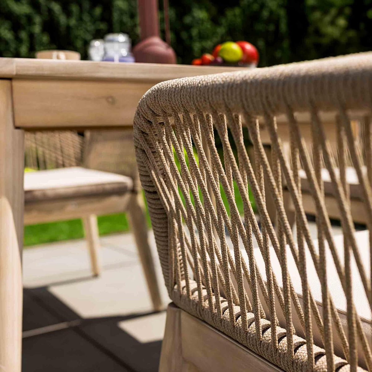di volio Gartenmöbel Set Tarato - beige, wetterfeste Garten Möbel für Outdoor, quadratischer Holztisch & 4 Stühle