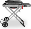 Weber Traveler Gasgrill/Klappbarer tragbarer Gasgrill mit Rädern, automatischer Deckelverriegelung und integriertem Thermometer, 1 Brenner, 111 cm Breite, 2065 cm² Grillfläche, schwarz