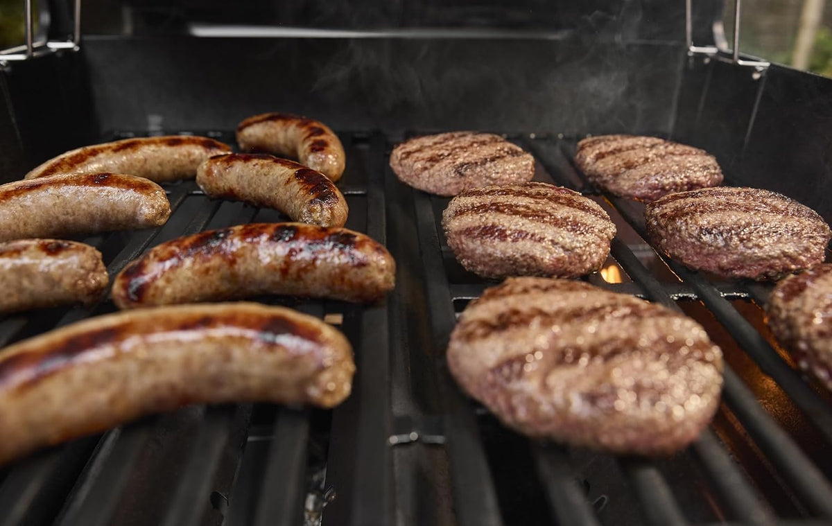 Weber Spirit E-410 Gasgrill / 4 Brenner, Snap-Jet Zündung, Robuste Räder und Warmhalterost, 51 x 46 cm Grillfläche, Kompatibel mit Weber Works Seitenablagen, Schwarz/Silber