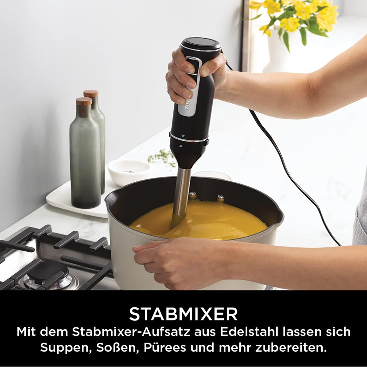 Ninja Foodi 3-in-1 Stabmixer, Handmixer & Zerkleinerer, Stufenweise Anlauf, 2 Misch- und 5 Rührgeschwindigkeiten zum Zerkleinern, Mischen, Kneten und mehr, spülmaschinenfest, 850W, Schwarz CI100EU
