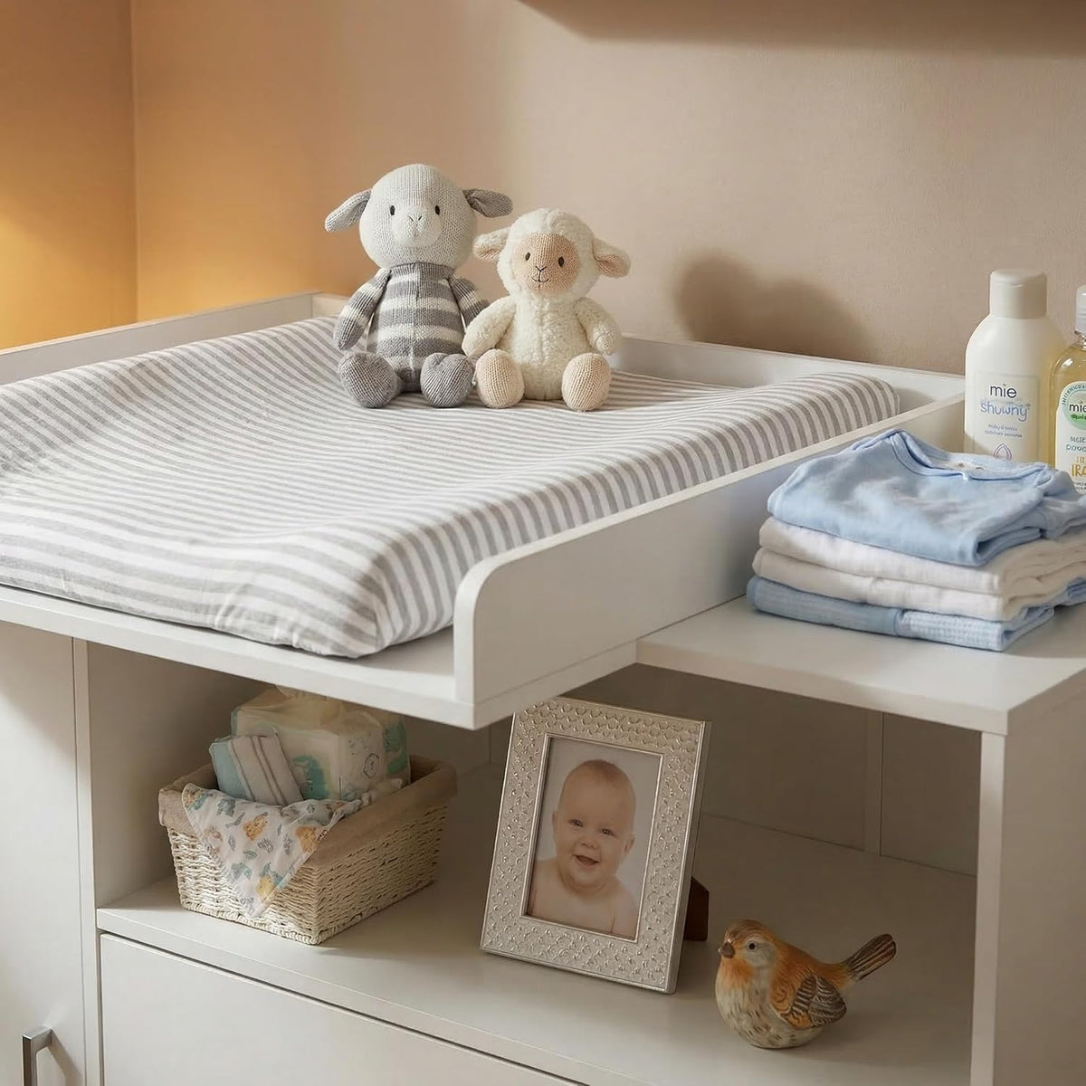 ecomi Wickelkommode Wickeltisch Baby Kommode aus Holz mit Wickelaufsatz, 3 Schubladen, 1 Tür, 100 cm Höhe in Weiß, Wickeltisch 113x100 cm Griffe verchromt