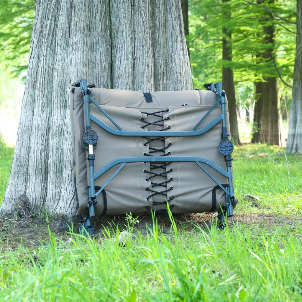 MK-Angelsport Anglerliege XL bis 150kg Fort Knox Karpfenliege X-Pro Camo Angelliege Bedchair Gartenliege Liege 8-Bein Gästebett Camping Olivgrün