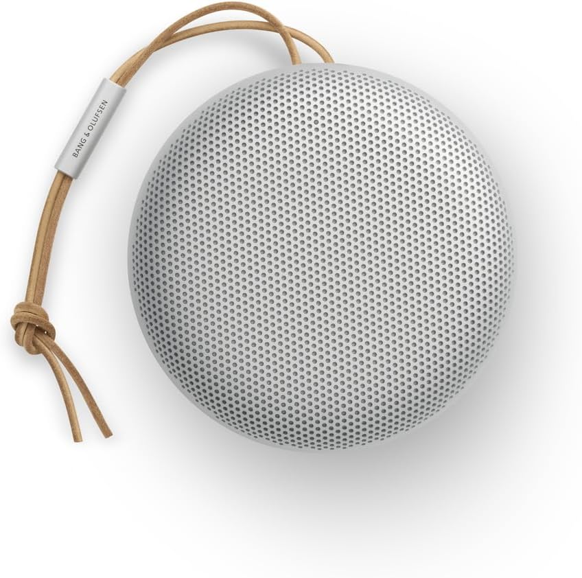 Bang & Olufsen Beosound A1 (2. Gen) – Kabelloser tragbarer IP67 wasserdichter Bluetooth-Lautsprecher mit 360-Grad-Sound, Alexa Voice Assistant & Speakerphone, 18 h Akkulaufzeit - Black Anthracite