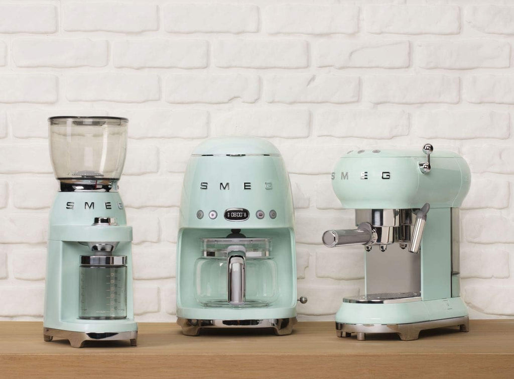 Smeg, DCF02BLMEU, Filter-Kaffeemaschine, Aroma und Autostart-Funktion, Glaskaraffe bis 12 Tassen, 2 Intensitätsniveaus, Warmhaltefunktion, 1050W, Mattschwarz