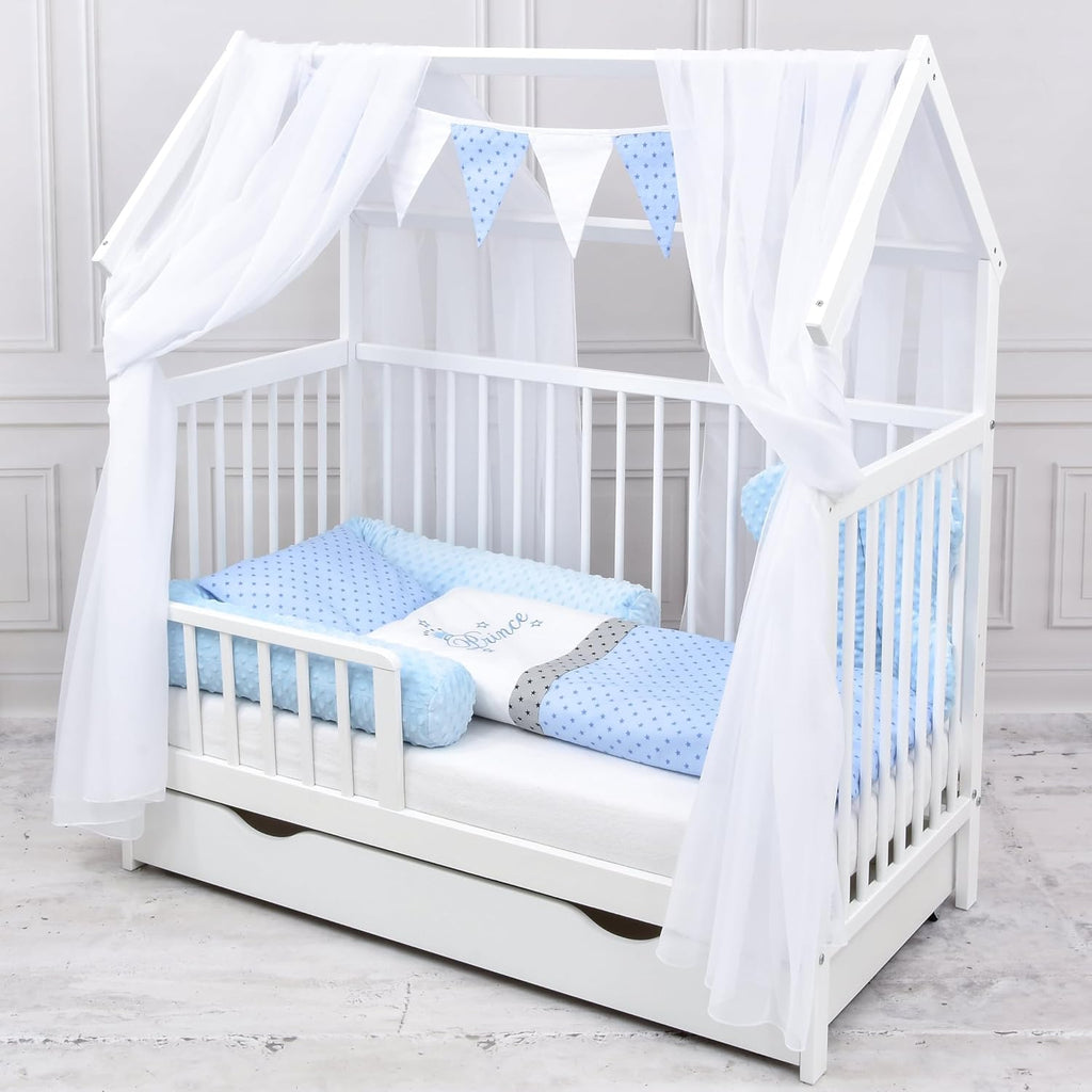 Baby Delux Babybett Komplett Set Hausbett 60x120 cm weiß Schublade Rausfallschutz Kinderbett Matratze Bettwäsche Deko Set (Prince Stars)