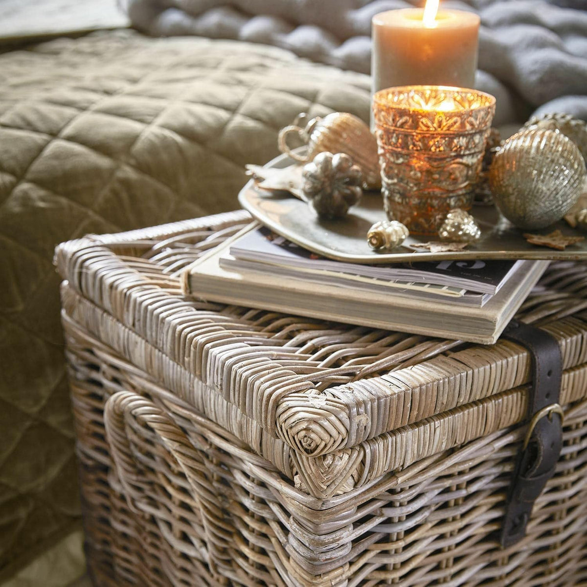 Loberon Truhe Hailee, Handgeflochten, Unterteilter Stauraum, Aufbewahrung, Ordungshelfer, Rattan, Büffel-Veloursleder, braun