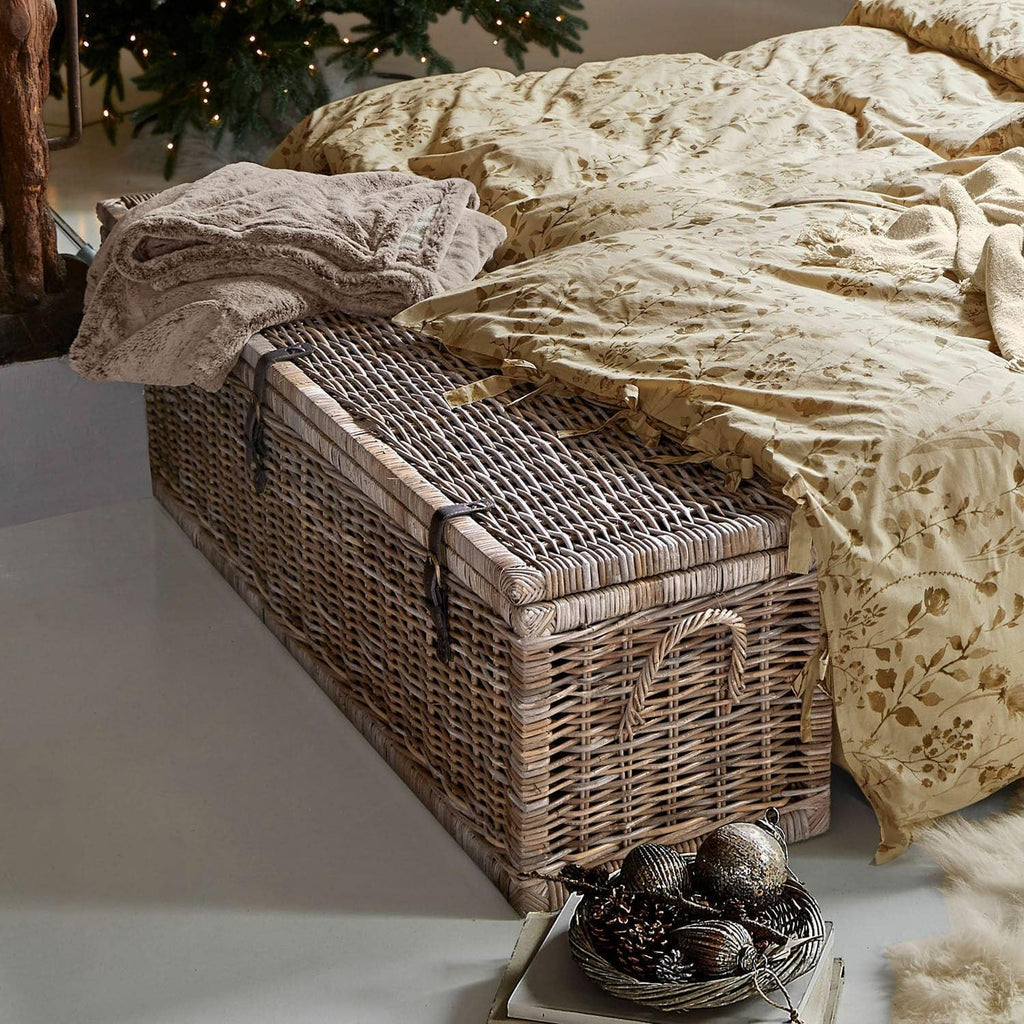 Loberon Truhe Hailee, Handgeflochten, Unterteilter Stauraum, Aufbewahrung, Ordungshelfer, Rattan, Büffel-Veloursleder, braun