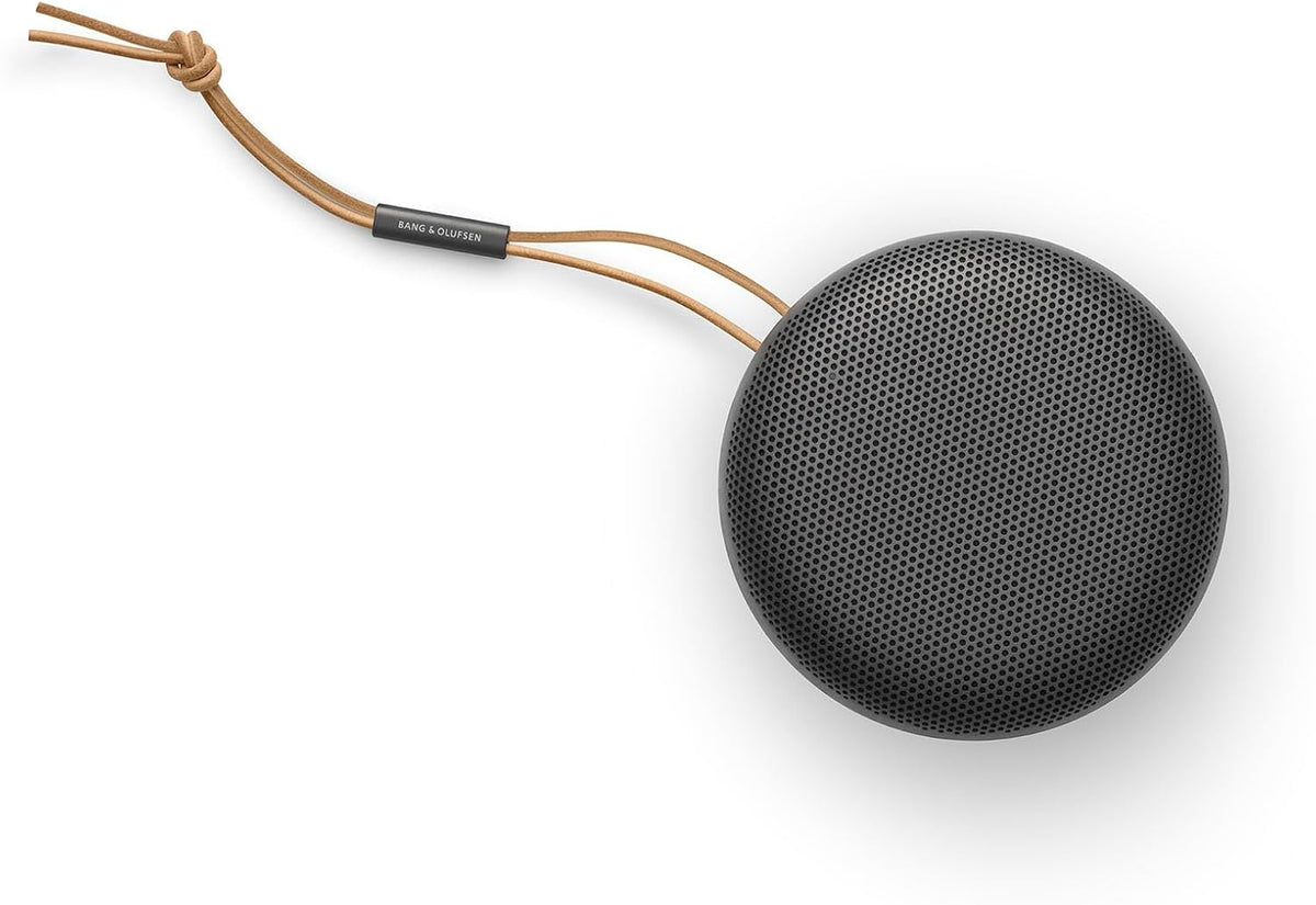 Bang & Olufsen Beosound A1 (2. Gen) – Kabelloser tragbarer IP67 wasserdichter Bluetooth-Lautsprecher mit 360-Grad-Sound, Alexa Voice Assistant & Speakerphone, 18 h Akkulaufzeit - Black Anthracite