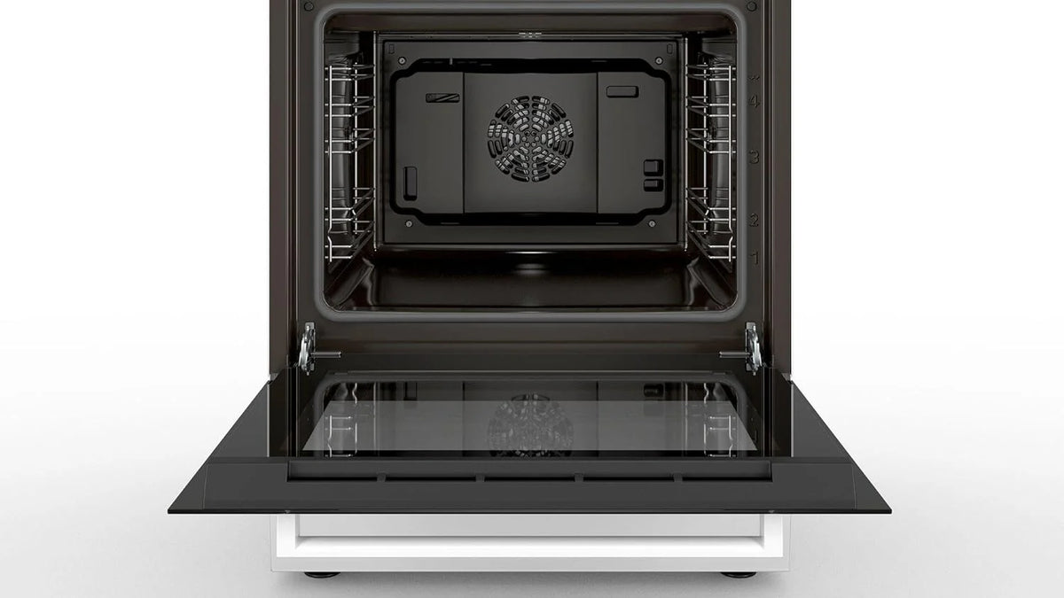 Bosch HKR39C250 Serie 4 Elektro-Standherd, 60 cm breit, EcoClean Direct Reinigungshilfe, 3D Heißluft Backen auf 3 Ebenen, LED-Display-Steuerung, erweiterbare Kochzone für großes Kochgeschirr