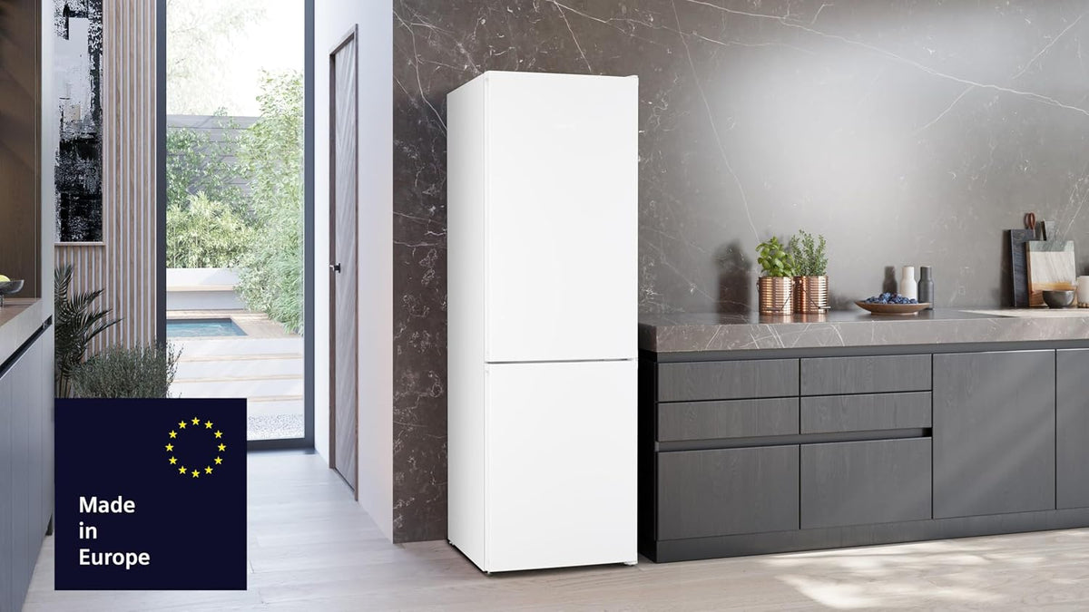 Siemens iQ300 Freistehende Kühl-Gefrier-Kombination 186 x 60 cm, KG36NVWCG, 218 L Kühlen & 103 L Gefrieren, Total noFrost, Nahtlose Platzierung, multiAirflow System, hyperFresh Technologie, Weiß