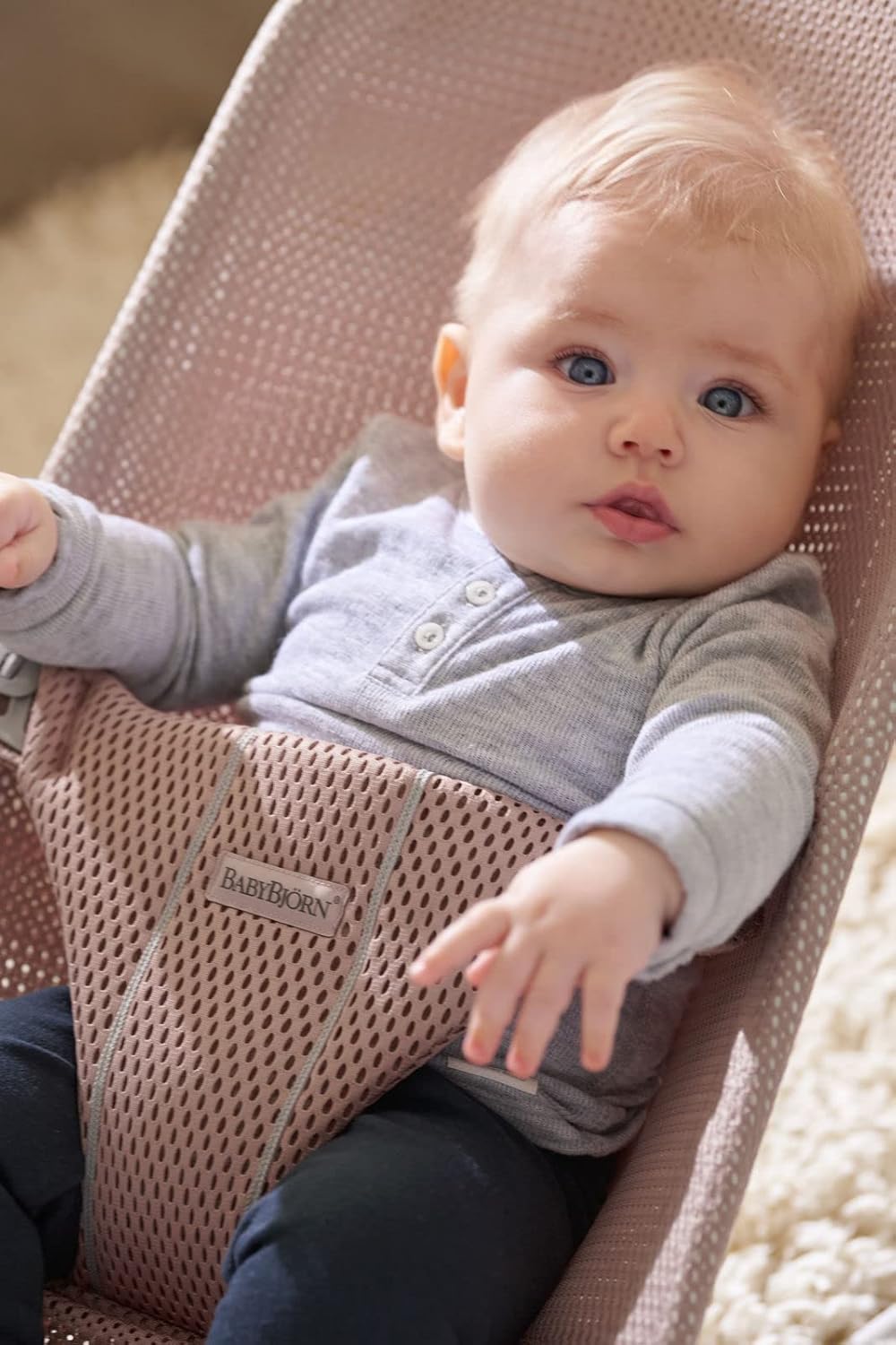 BabyBjörn Babywippe Bliss, Gewebt, Blütenblatt-Steppung, Sandgrau