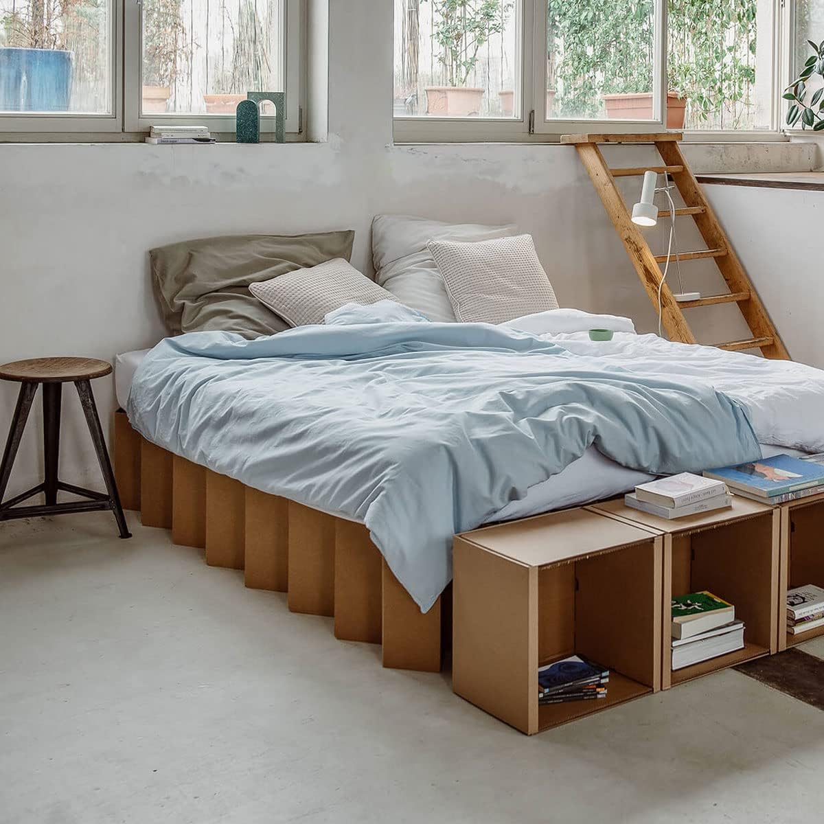 ROOM IN A BOX Bett 2.0 M/Braun: Klappbett aus Wellpappe 120 140 x 200 cm und Zwischengrößen. Auch als Gästebett. Lattenrost Nicht nötig.