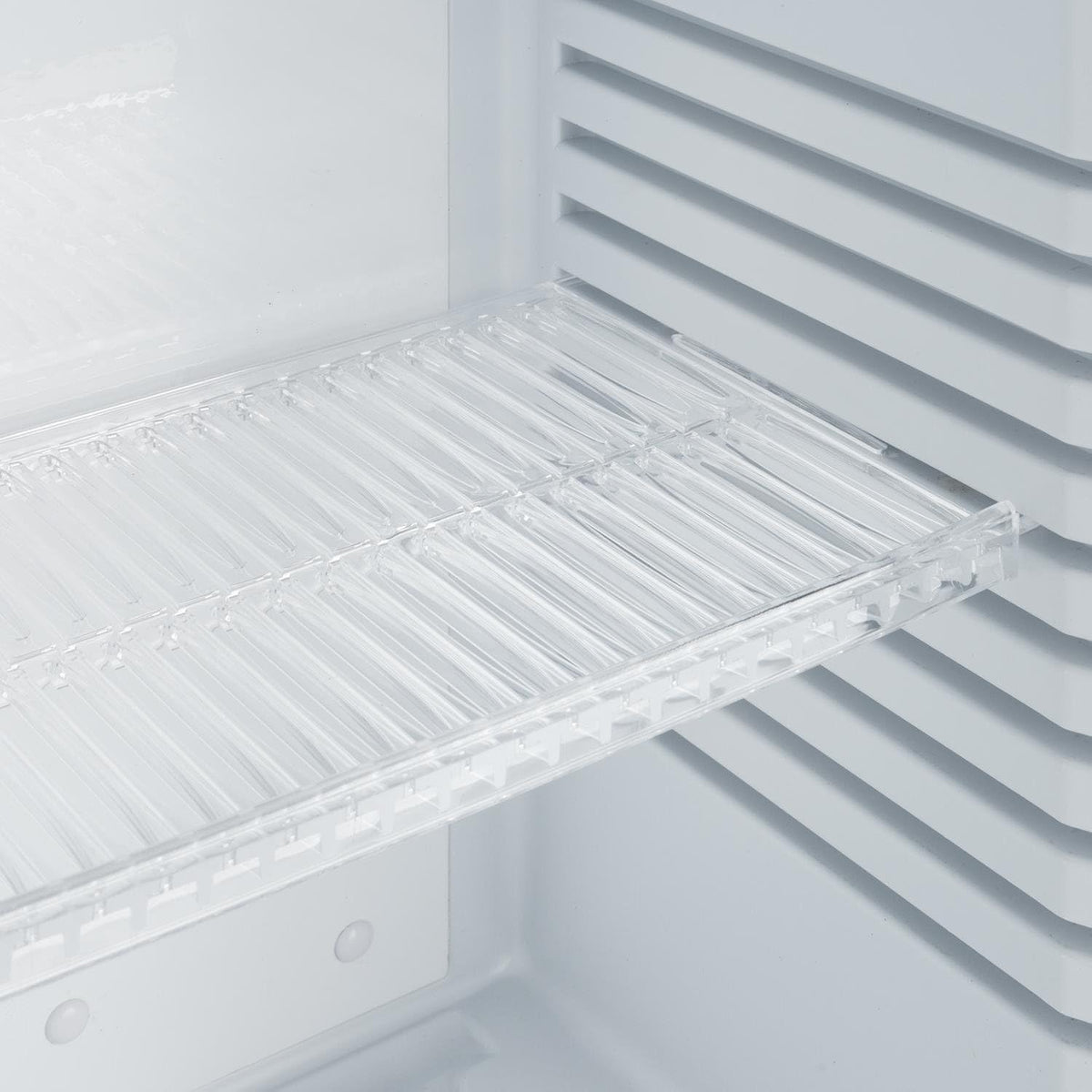 Klarstein MKS-13 Mini Kühlschrank Minibar Getränkekühlschrank mit Regaleinschub (36 Liter, leise, reinigungsfreundlich) schwarz-silber